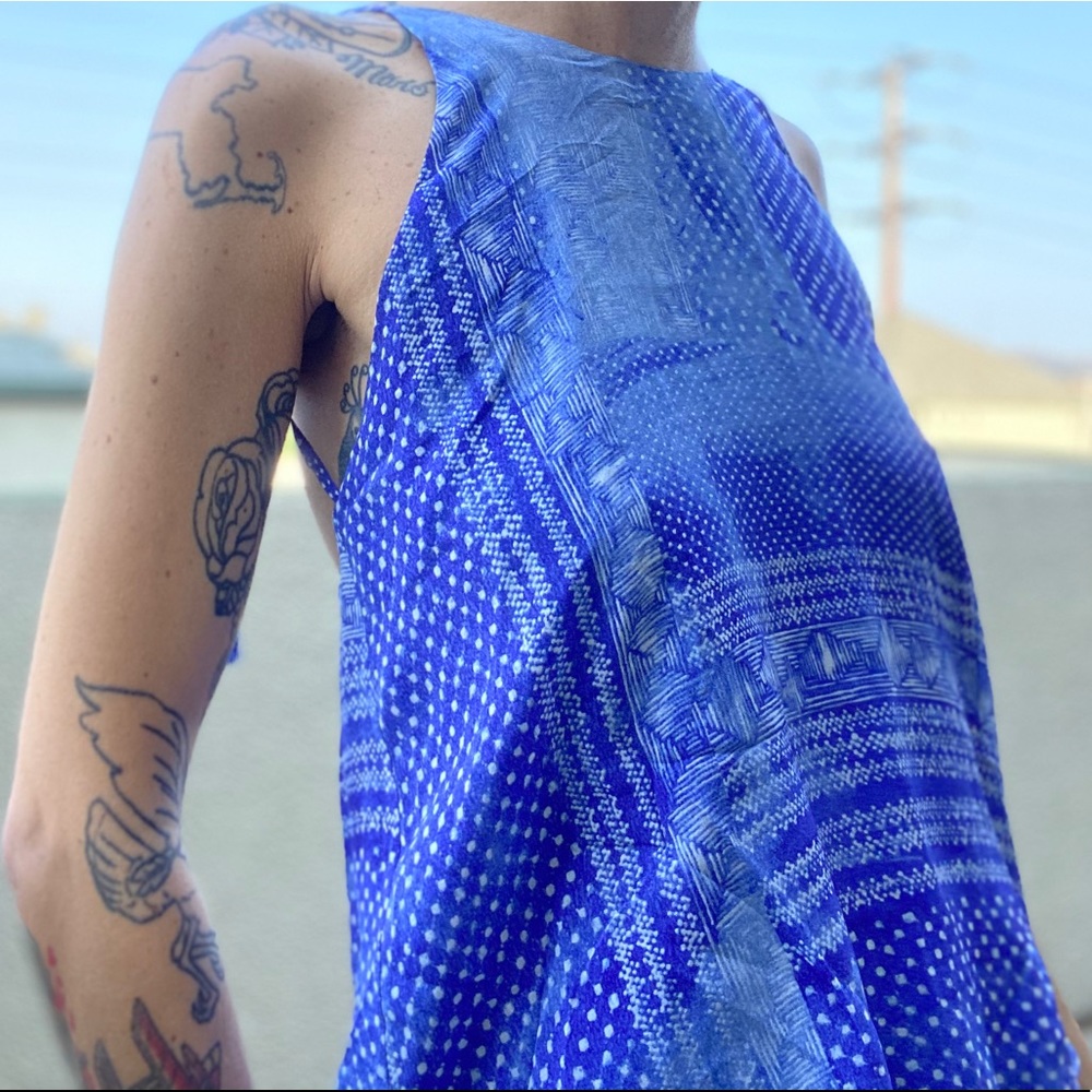 Blue pattern delicate silk top - Picture 2 of 7